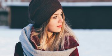 woman wearing black knitted cap